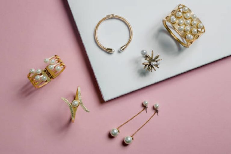 5 Elegant Accessories Every Woman Should Wear
