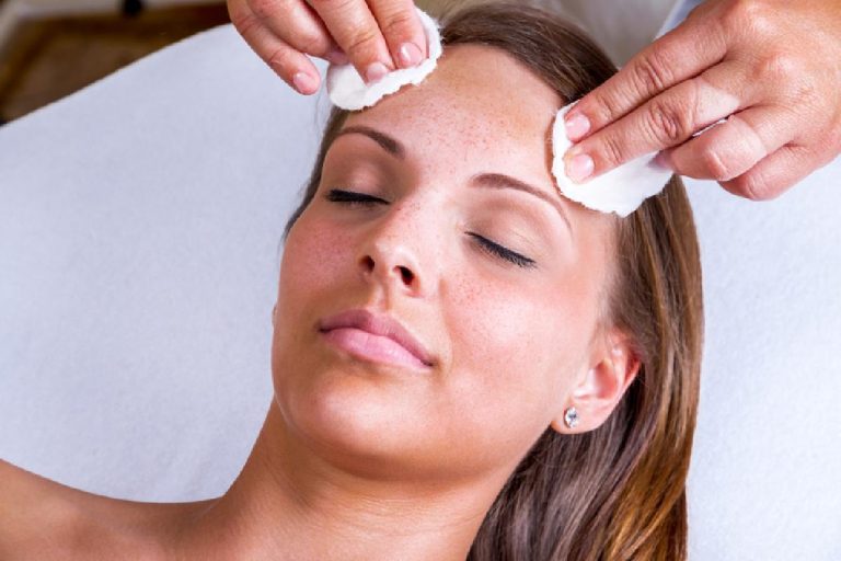 Revitalize Your Skin: The Benefits of Chemical Peels for Oily and Acne-Prone Skin