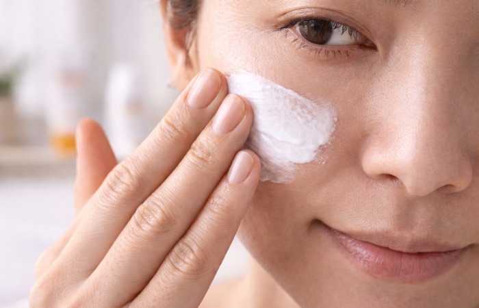 Applying sunscreen to face using the two finger method